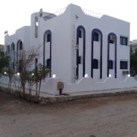 3 storey building with 14 apartments for RENT! 