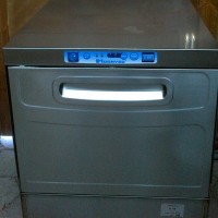 Almost New Commercial Glass Washer