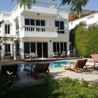 Seafront villa for rent 