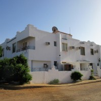 Villa with 11 units for staff or hotel
