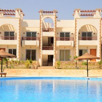 Two bedroom apartment for rent in Sunny Lakes ( zone C ).